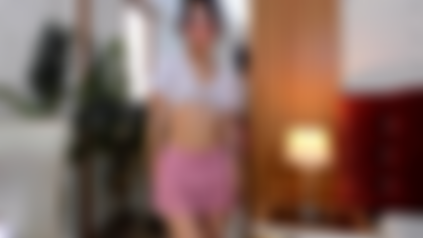 Spot de striptease jeune latine.