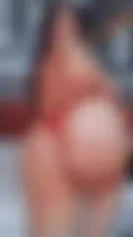 Ton lait sur mes fesses est un délice.