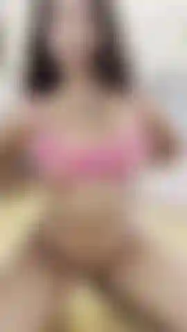 Le corps bronzé et brillant de sophie qui chevauche fort et jouit sur toi. Tu oses retenir la 💦 ? Huile. Épais et crémeux. Squirt.