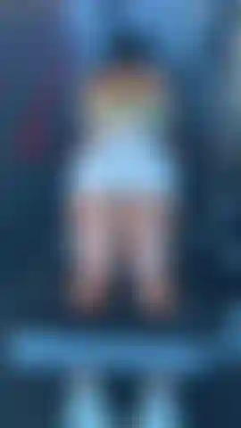 Surprise en flagrant délit à la salle de sport ; éjaculation risquée lors de défis en public. 🤯 La coquine sophie en baskets joue avec sa chatte et squirte en secret.
