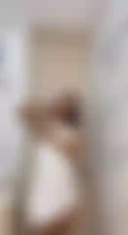 Je flirte et je bave un peu avec mes gros seins.