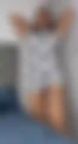 Je deviens coquine avant d'aller dormir, tu veux me voir masser mes gros seins ?