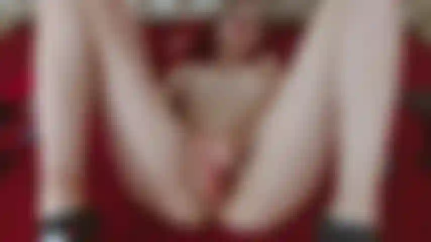 Regarde comment le gode passe richement dans mon vagin.