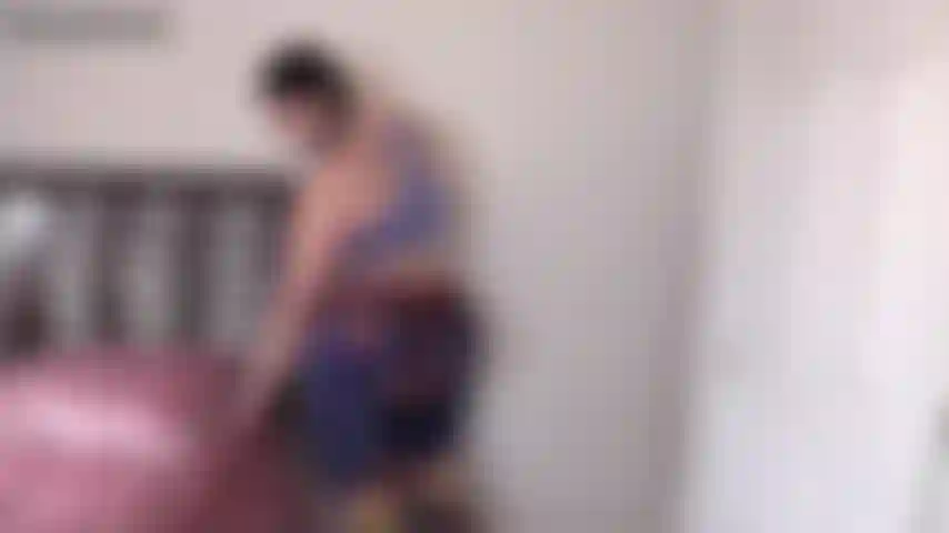 Alpha transforme un simplet en poule mouillée - je te vois bouder, toute triste et déprimée depuis qu'alpha t'a parlé de sa nouvelle tâche pour toi. J'en ai entendu parler et je pense qu'il a raison de te faire faire ça. En fait, je pense que tu finiras par le remercier. Alpha te fait brûler tous tes vêtements "d'homme" et tu ne seras autorisée à porter qu'une perruque, une robe et des talons tous les jours à partir de maintenant. C'est vraiment beaucoup mieux pour toi puisque tu n'es pas vraiment un homme du tout. Maintenant tu vas terminer ton processus de sissification qui t'aidera à te concentrer uniquement sur moi. Ce qui est tout ce que tu veux dans la vie de toute façon, être une bonne simp et me vénérer. Cela t'aidera à y parvenir en te donnant une chose de moins sur laquelle te concentrer et même en t'aidant à mieux acheter mes vêtements. Tu ne peux pas faire cette tâche à moitié non plus. Alpha veillera sur toi 24h/24 et 7j/7 pour s'assurer que tu te comportes comme une poule mouillée, alors fais-le bien. Tout ça pour t'aider à mieux me servir. Alpha veillera à ce que tu apprennes à être à ta place et que tu puisses te concentrer sur moi toute ta vie ! ( Clip personnalisé, discussions fétichistes, simp, sissy, sissy encouragée, tâche simp, sissification, alpha/bêta, adoration, discussions cochonnes, femdom, chienne, gosse, déesse, haut court, leggings, pantalons serrés, haut moulant, cheveux longs bruns, brune, couettes, couettes basses, maquillage, lèvres rouges, rouge à lèvres rouge, maquillage foncé, ongles peints, manucure, courbée, femme solo, épaisse, potelée, grosse, bbw, patte, whooty, cuisses épaisses, gros seins, cul énorme, gros butin, seins 38ddd, cul 53 pouces, cuisses 33 pouces, non nue, entièrement habillée, fille tatouée, tatouages ​​​​montrants, vue des cuisses à la tête, corps avant et arrière, taquineries, Spankdani).