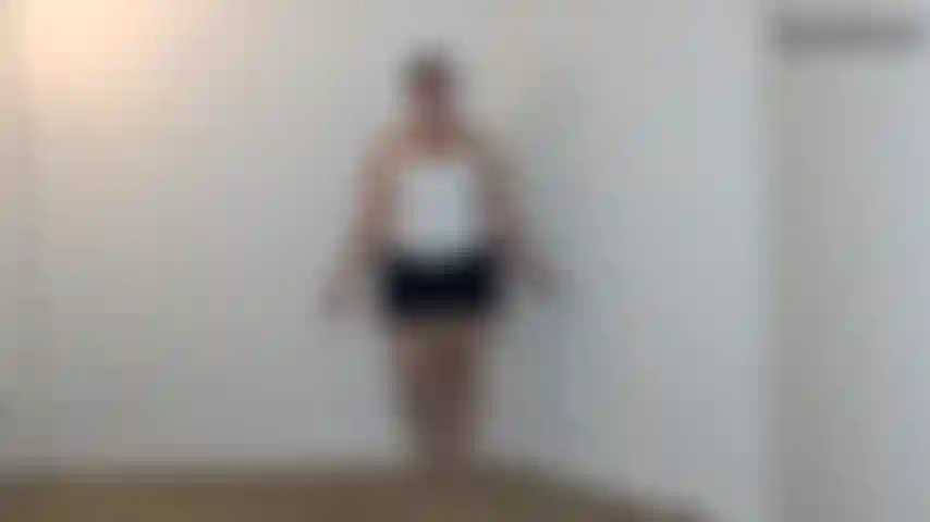 Des vêtements serrés strip-tease gros cul joi - sors ta bite darryl et suis ma main qui frappe contre mon cul. Je te laisse une pause à chaque fois que j'enlève un vêtement. Pouvez-vous tenir jusqu'au compte à rebours ou mes courbes seront-elles trop fortes pour vous ?