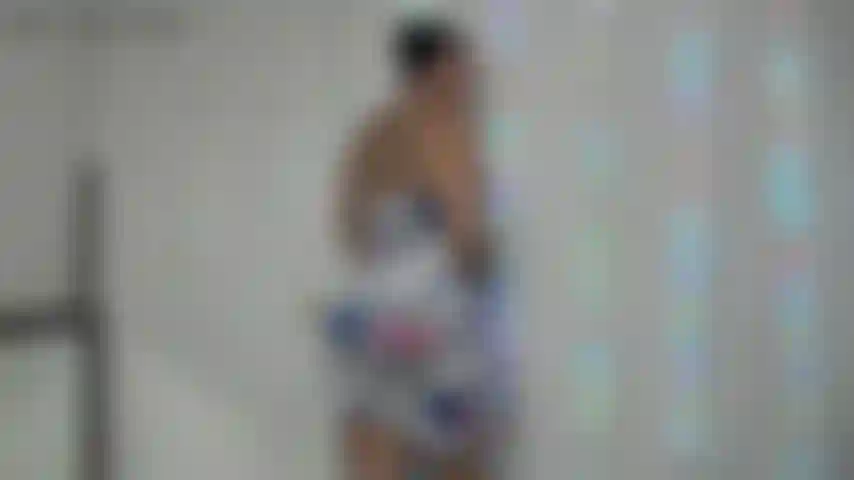 Pussy joue dans un slip en coton blanc - je modèle dans ma culotte et ma robe, puis je chevauche ma vue de cul de jouet et ma vue de face. Regarde mon corps tout en courbes rebondir jusqu'à ce que je m'allonge et que je baise ma chatte avec un jouet et que je jouisse fort !