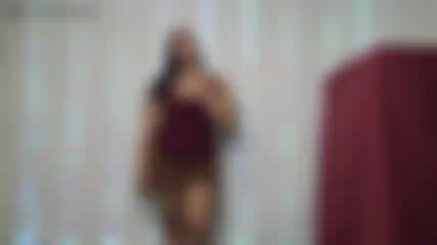 J'aime soulever la jupe, j'adore te dire comment caresser ta bite. Maintenant fais ce que je dis, je vais te montrer comment caresser avec ma main et ensuite continuer avec mes claquements de joues. Je vais te donner des pauses et un compte à rebours !