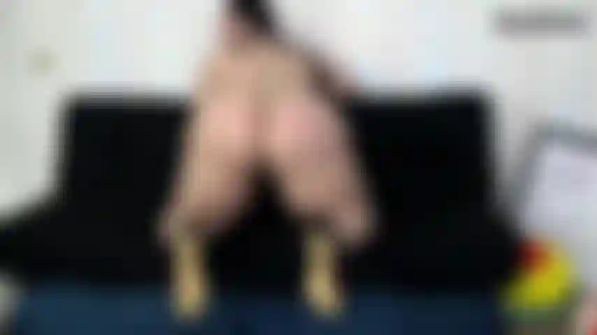 . Mendiant pour ta noix tout le temps ! Tu sais que tu veux me le donner. Tu ne peux pas arrêter ta noix quand tu me regardes trembler et mendier. J'espère tomber enceinte !