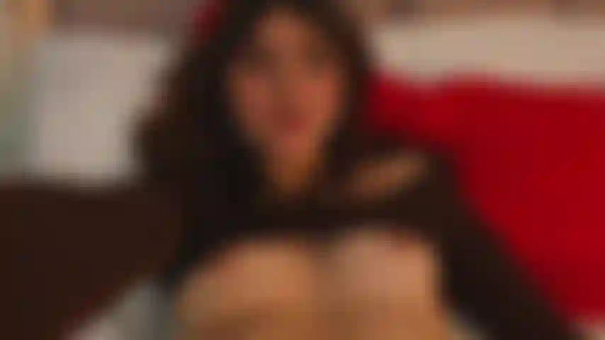 On joue avec ma chatte ? Je suis très mouillée.