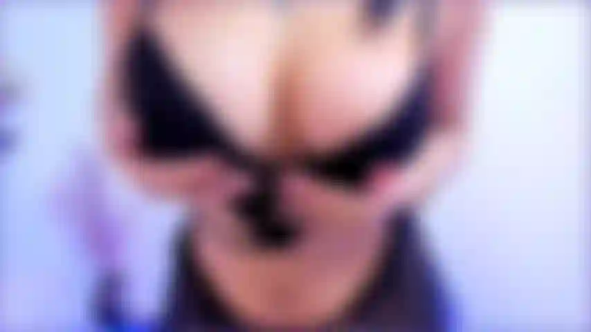 Trouve la surprise dans mon cul tout en étant nue.