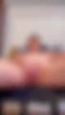 En gros plan · viens goûter — ouverte et t'invitant à t'approcher. Lumière douce, excitation réelle, cinq longues minutes à t'attendre. #Chatte #sensuelle #mature.