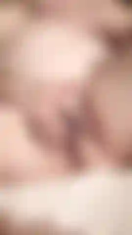 Montée lente · détente du soir — je termine la nuit en me frottant doucement et en gémissant pour toi. Reste près de moi pendant que je me laisse aller. #Masturbation #chatte #mature.