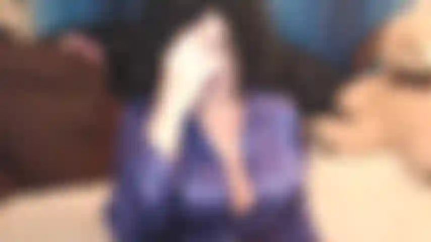 Fétichiste du satin, ou quand tu te réveilles le matin avec une érection, et au lieu de coucher avec ta femme, tu découvres que ta belle-mère est enveloppée de satin. Culotte et soutien-gorge en satin, chemise et elle est prête à vous taquiner pour jouir :p.