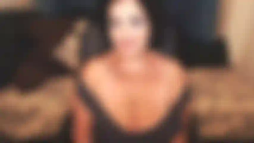 Toine, ou l'addiction aux beaux décolletés, l'amour du bord et enfin de jouir sur de beaux seins matures attachés à une déesse mature époustouflante. Facile comme bonjour !