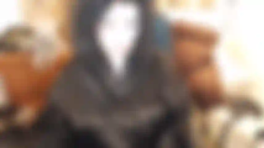 Mauser et son fétichisme du satin :))) tu as un fétichisme du satin ? Fais ce que mauser fait. Branle ta bite sur mes seins satinés, mon cul, ma chatte... Laisse-moi te taquiner bébé :p.