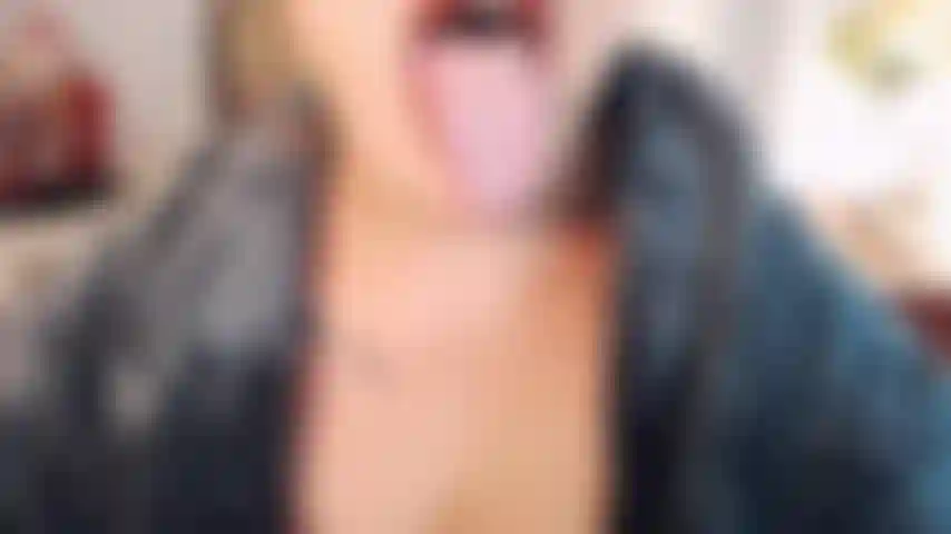 Langue, langue, langue puis encore une langue :) langue longue et humide, proche, agréable et personnelle. Et certains se bouchent le visage et les yeux jusqu'au bout :p.