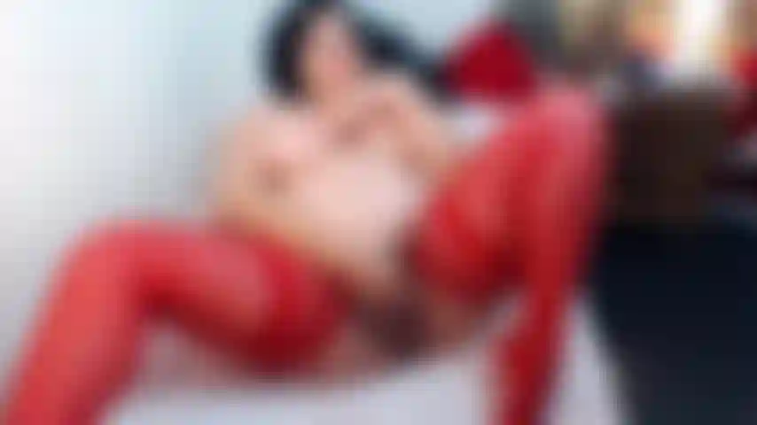 Un peu de tout juste pour être sûre de traire ces boules. Ne porte que mes bas rouges sexy et mes lèvres rouges, je te taquine avec ma chatte poilue, mon corps mature confortable, je suce, je baise des seins.