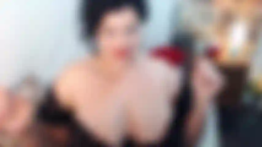 Être une putain de maison est tellement amusant :) te taquiner avec mon corps sexy en lingerie sexy, se moquer d'"elle" et prendre cette bite mariée pour mon plaisir et mon amusement. Baise cette salope, tu es la mienne.