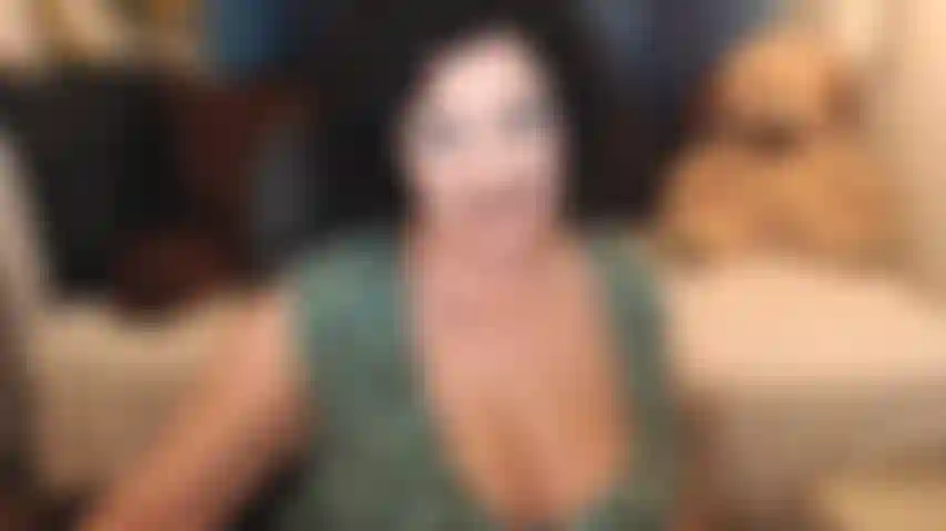 Une bonne baise : la dame d'abord, orgasme deux fois puis suce la bite jusqu'à ce que tu me nourrisses de sperme. Sexy lola portant des bas nus, des talons aiguilles bleus, écartés et gémissant. Une déesse du sexe :).