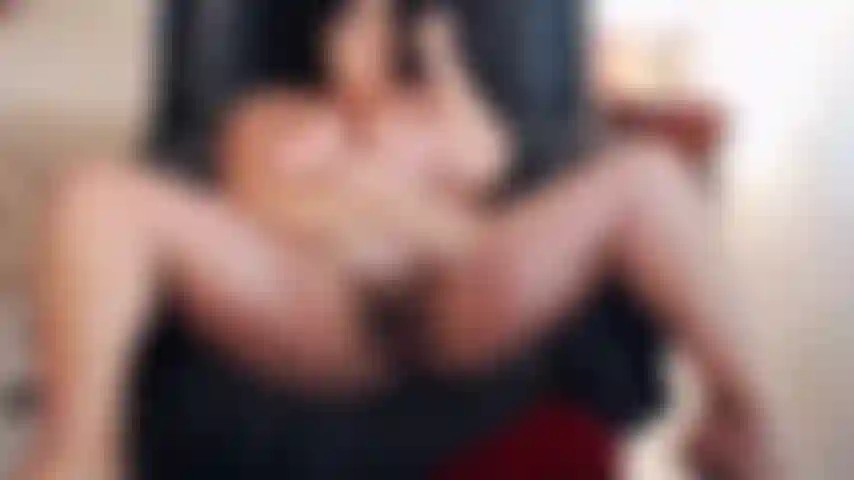 Tous les moments doux de masturbation mutuelle nue. Nue de la tête aux pieds, me doigtant la chatte, parlant salement toi et moi :).