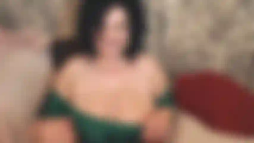 Topless, joe qui parle sale, alias se branlant des encouragements, cam to cam, profitant de la vue et étant votre cible de sperme, votre muse caressante :).