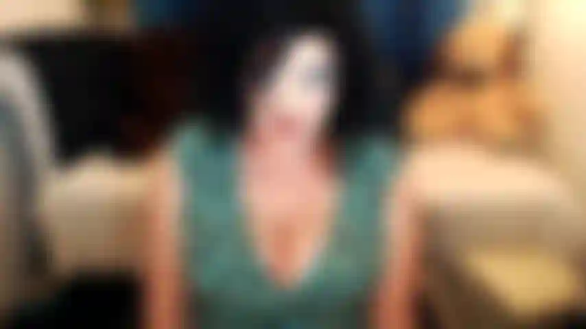 Sexy, affectueuse, séduisante, sensuelle, lente, sexuelle, mature, aimant être aimée, vénérée et baisée. Aimant prendre et donner. Cela a été un si bon moment. Je ne le connaissais pas, nous avons juste cliqué. J'ai savouré chaque seconde, mmmm voudriez-vous cliquer avec moi ?