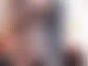 Maman est enceinte. Vêtue d'un body en résille, vous taquinant avec son gros ventre de femme enceinte, puis me déshabillant en montrant son corps de femme enceinte :).