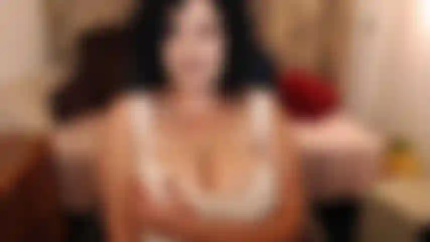 Topless parle de bite avec passion :) bbc, étant une reine, combien j'ai avalé en moi au fil des ans et autres. Aimes-tu la bite ? Tu aimes les bites de salopes ? Alors c'est pour toi :)))).