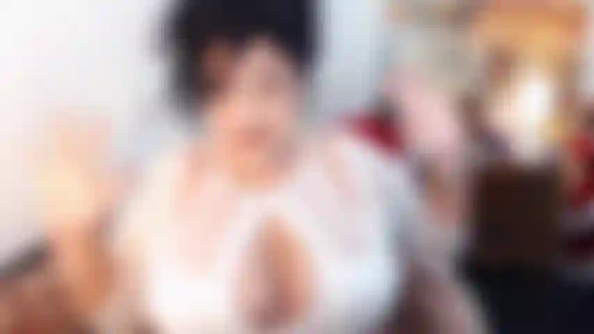 Pieds, pieds puis encore plus de pieds :) orteils, semelles, vous encourageant à vous branler sur tous mes pieds. Enjoy :).