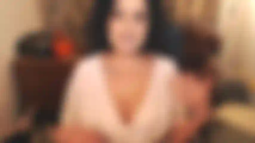 Je suis une milf tellement sexy, une déesse, une baise tellement sensuelle ! De la tête aux pieds. Prenez votre temps et vous découvrirez à quel point je suis coquine et parfaite. Je ris, je parle grossièrement, je taquine, je me masturbe, je suis grande et modeste mdr.