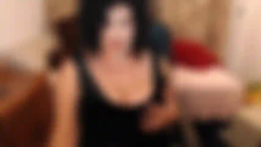 Cette maman adore te regarder en train de te branler, pour elle, à cause d'elle. Topless et encourageante :p.