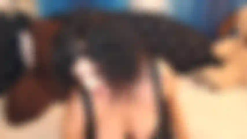 Jojo est mon cocu, salope, esclave préféré. Il a un fétiche pour cette déesse alors qu'elle fume. Tant que je fume, il serait là pour servir : nettoyer les cendres et ma chatte sexy après avoir été remplie de sperme de la bbc. Je m'aime mes boytoys :).