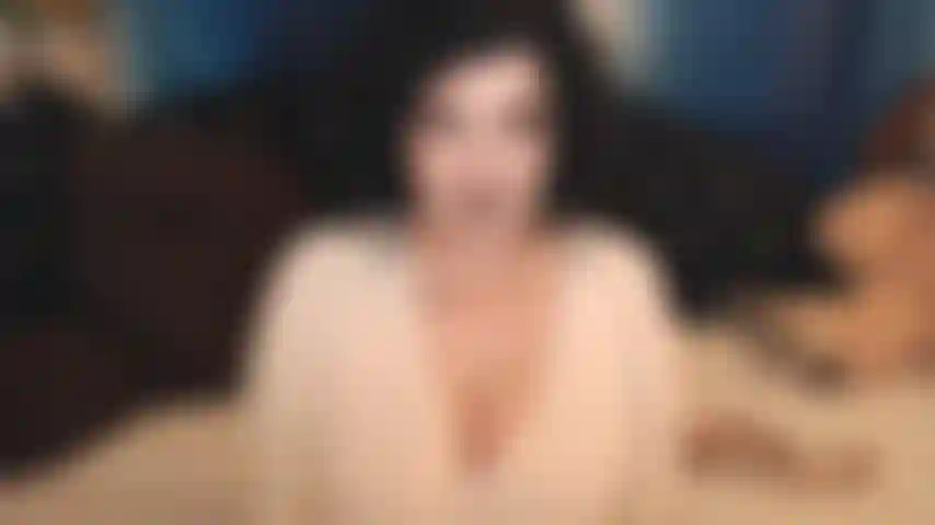 Je suis une briseuse de ménage tellement naturelle et coquine ! Es-tu mariée ? J'ai un fétiche pour les gros seins ? Génial, on va passer un sacré bon moment ensemble :) ta femme ? Elle va baiser son gode ce soir :).