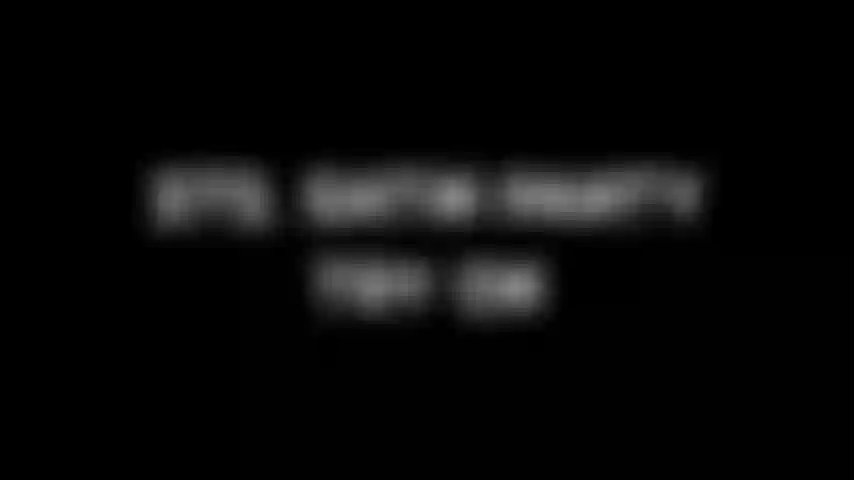 273. J'essaye une culotte en satin.