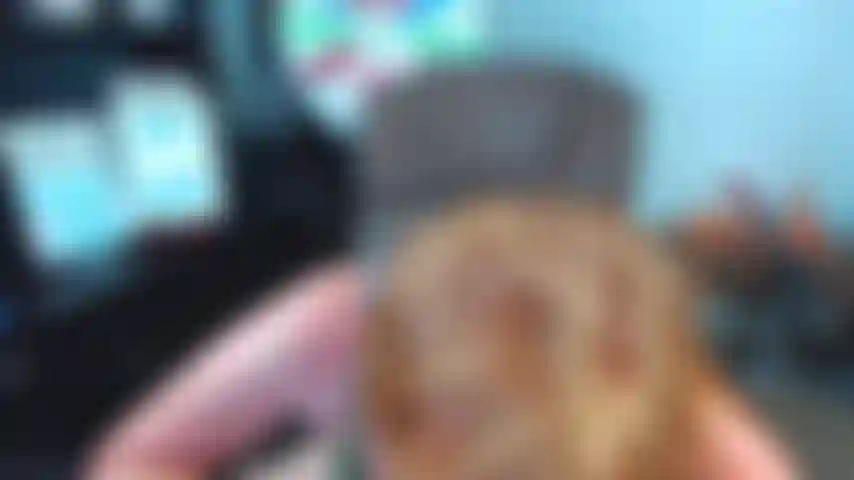 86. Regarde le haut de ma tête pendant que je te suce.