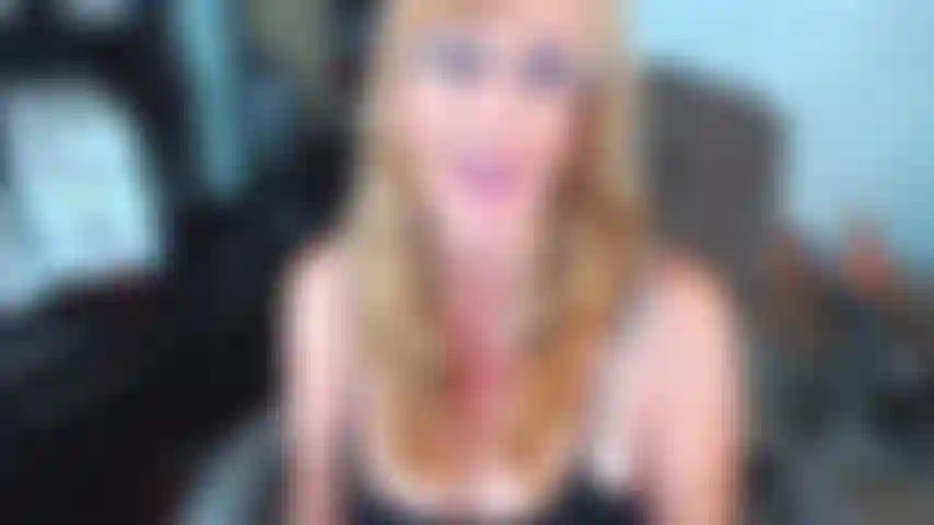 22. Un jeu de rôle essayant de convaincre l'ami de son mari de me baiser.