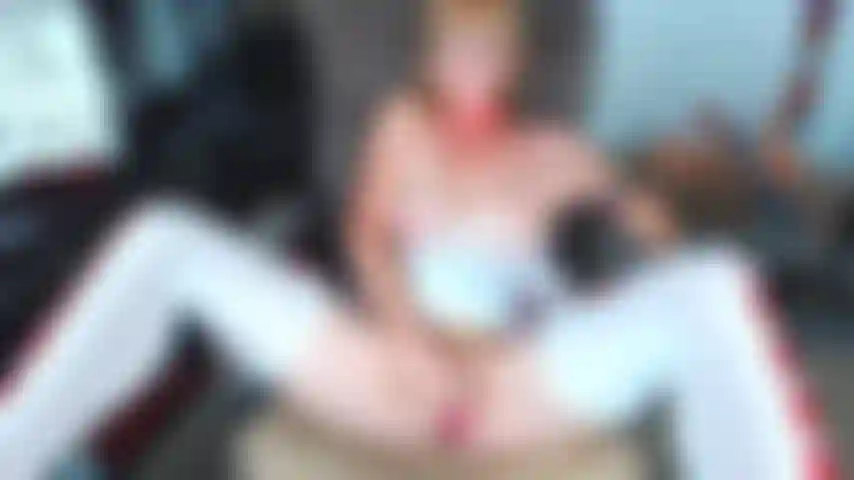 25. Une infirmière baise avec un doigt d'été.