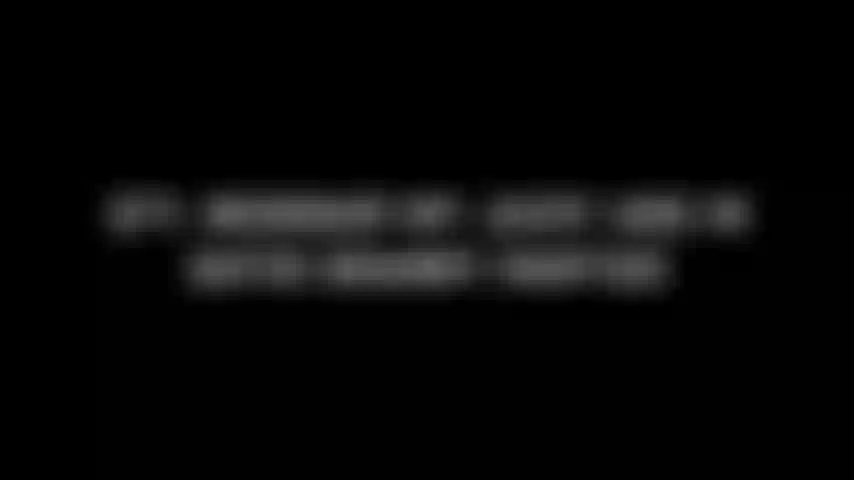 271. J'adore mon cul juteux en culotte de grand-mère en satin.