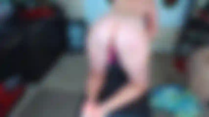 42. Partie i - mme nue. Claus utilise un gode candycane dans différentes positions avec des gros plans et obtient 3 orgasmes !!!