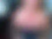 53. Juste mes seins pour que tu puisses regarder !