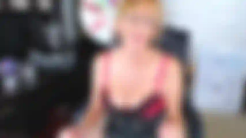 169. La petite bite jouit trop vite.