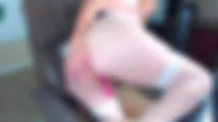 74. Je me doigte les fesses dans différentes positions avec beaucoup de gros mots.