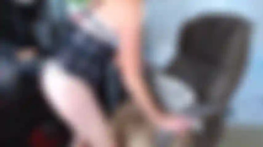 123. Je suce mon patron avec des seins.