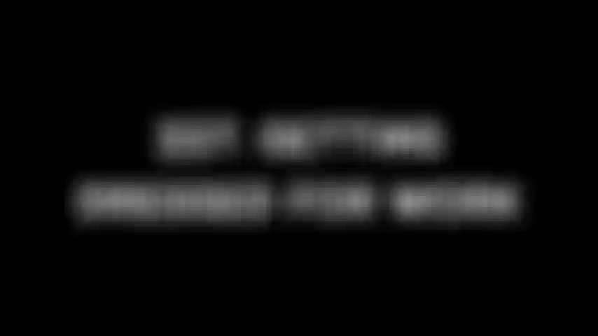 337. Je m'habille pour aller au travail.