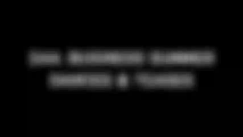 344. Je danse et j'allume pour toi pendant l'été. Je porte une chemise d'homme, une jupe, des cuissardes, sans soutien-gorge. Je commence avec des talons et les cheveux relevés. J'enlève mes talons et je commence à danser, déboutonnant lentement et tirant ma chemise pour qu'elle tombe de mes épaules. Je laisse mes cheveux lâchés et je continue à te taquiner et à danser pour toi. J'espère que tu seras bien bandée pour moi ! ( Pas de nudité dans cette scène).