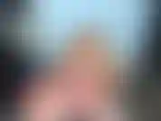 23. Une poupée d'équitation et une machine à baiser suceuse avec des propos cochons de gangbang.