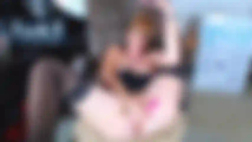 111. Je me doigte le cul pour vous dans différentes positions.