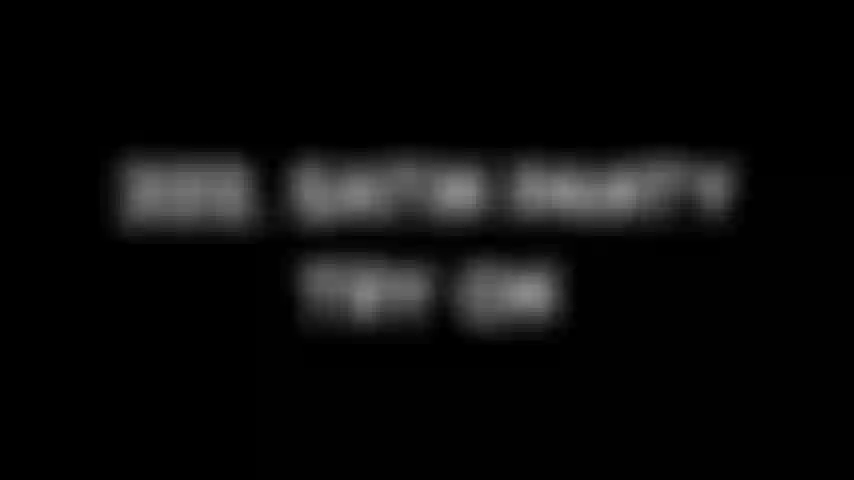 322. Essayage de culotte en satin.