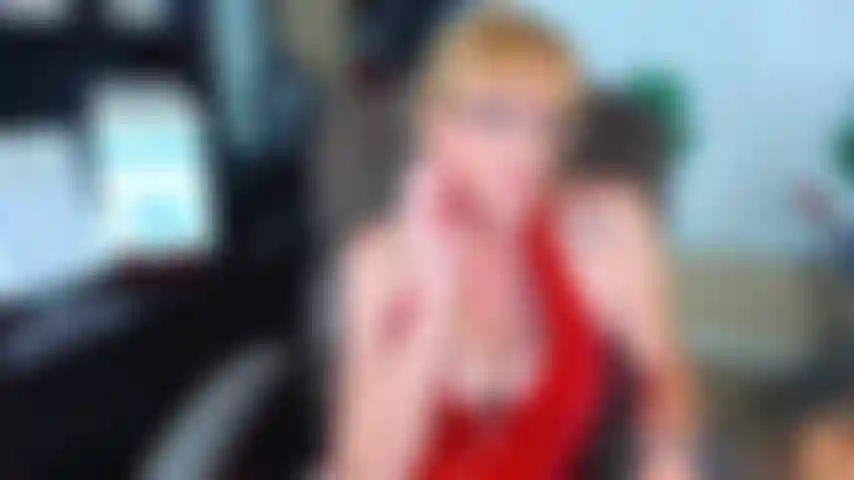 101. Un jeu de rôle avec un gode qui bat la chatte.