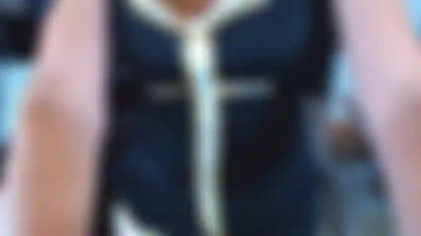 106. Sister summer baise un gode.